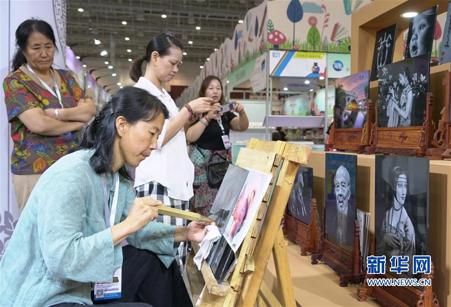 （文化）（4）第十五届海峡两岸图书交易会在厦门举行