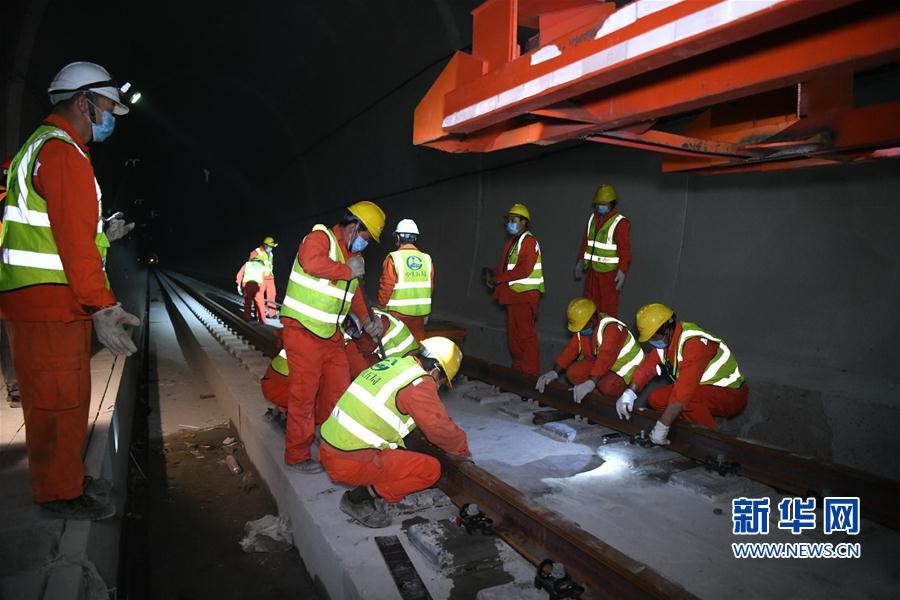 （经济）（8）衢宁铁路福建段轨道铺通