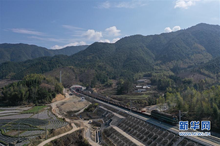 （经济）（4）衢宁铁路福建段轨道铺通
