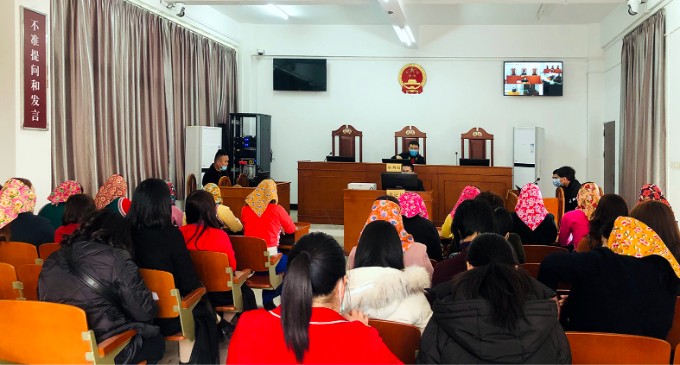 1619066064553841.jpg 泉州市惠安县净峰司法所组织惠女调解员到净峰法庭旁听庭审.jpg