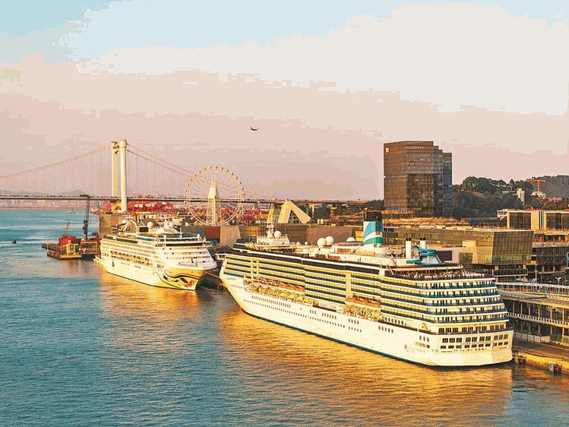 厦门港再迎双轮同靠