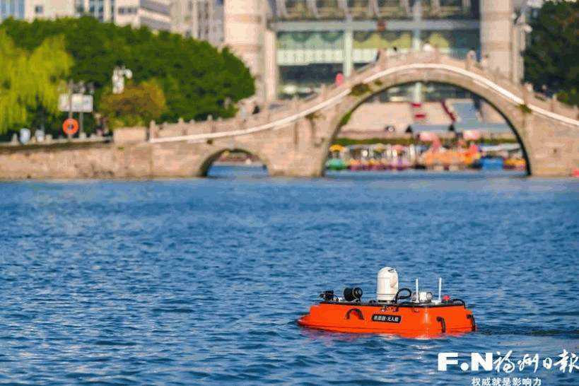 福州西湖来了高科技“护水团” 全方位织密水质监测网