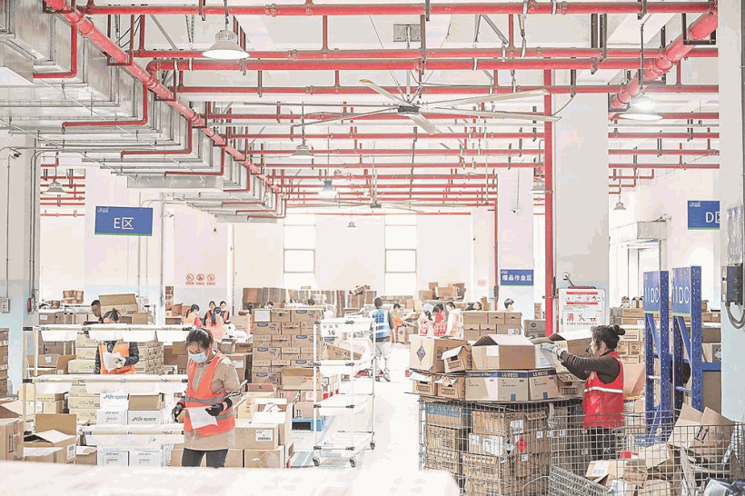 进口年货满仓迎新春