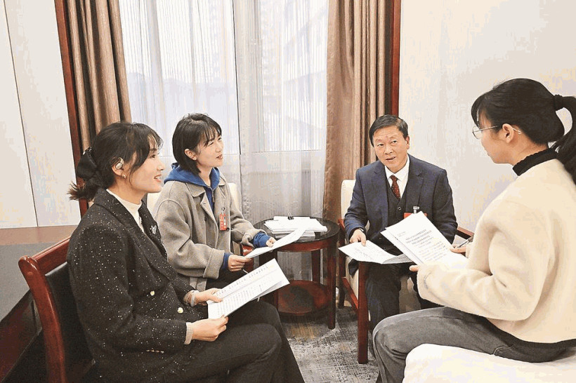 代表委员陆续报到 做好会前准备工作